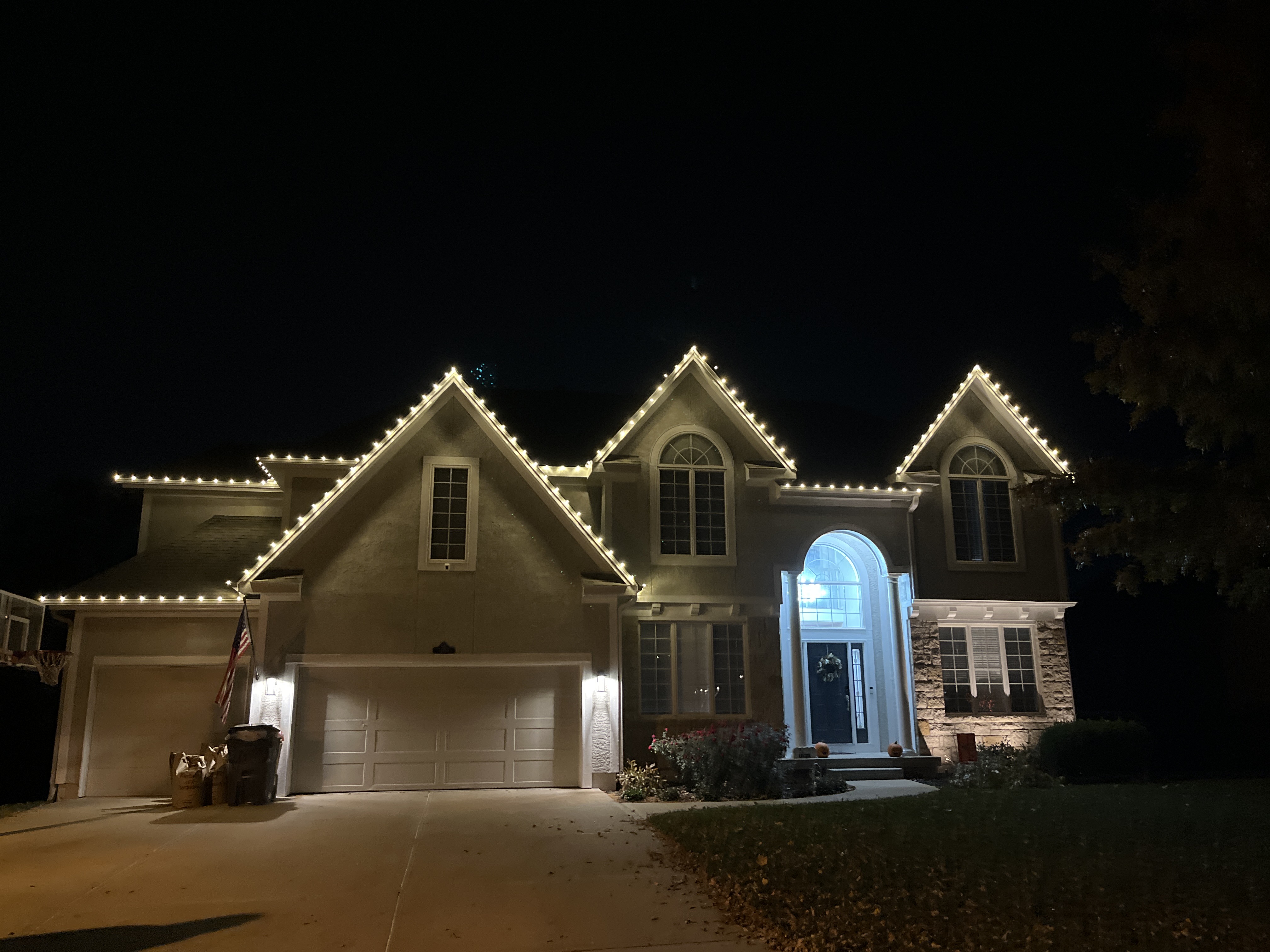 Commercial building exterior lighting